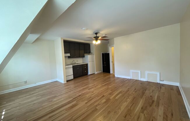 Studio, 1 bath, 370 sqft, $1,050, Unit A-38