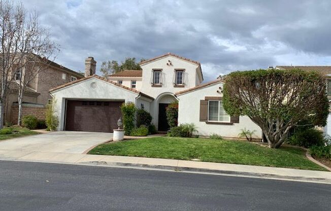 Lovely home in desirable Moorpark neighborhood