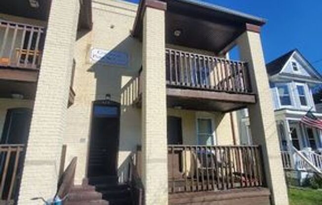 3 beds, 1 bath, $1,195, Unit #4