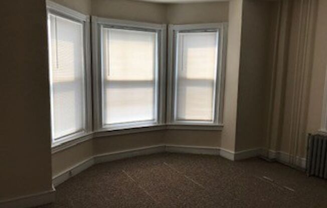 2 beds, 1 bath, 950 sqft, $1,095, Unit 2nd Floor