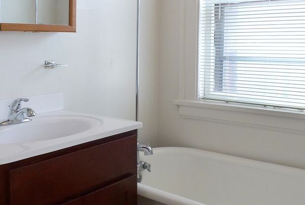 1 bed, 1 bath, 410 sqft, $865, Unit 21 - 10