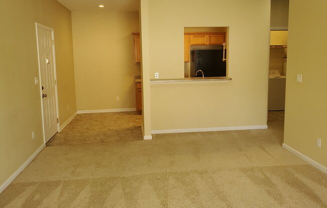 Spencers Crest Condo, 3 bd, N Columbia, upper level, w/d, garage, deck