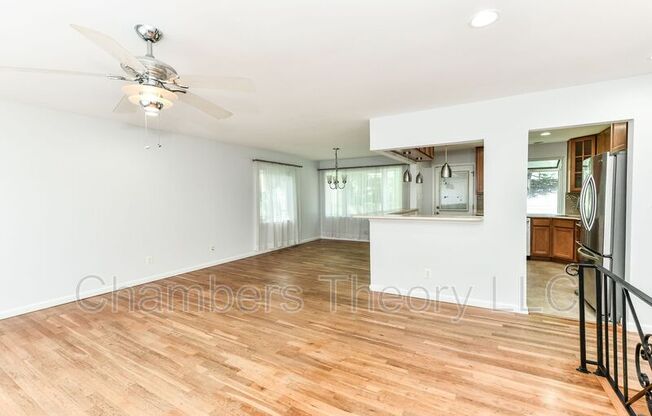 821 NINOVAN RD SE