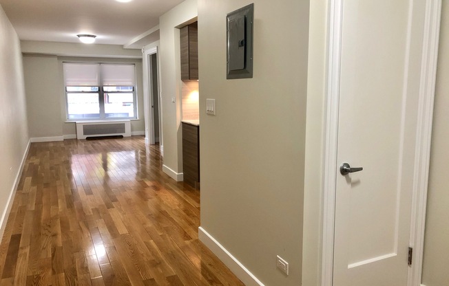 1 bed, 1 bath, $4,795, Unit 2BW