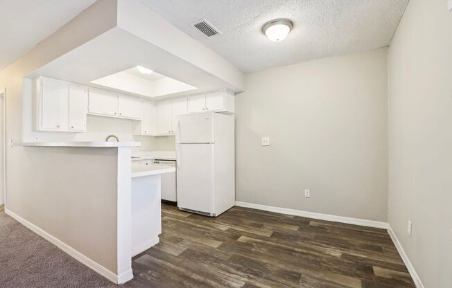 2 beds, 1 bath, 950 sqft, $1,199, Unit 3730-201 (D)