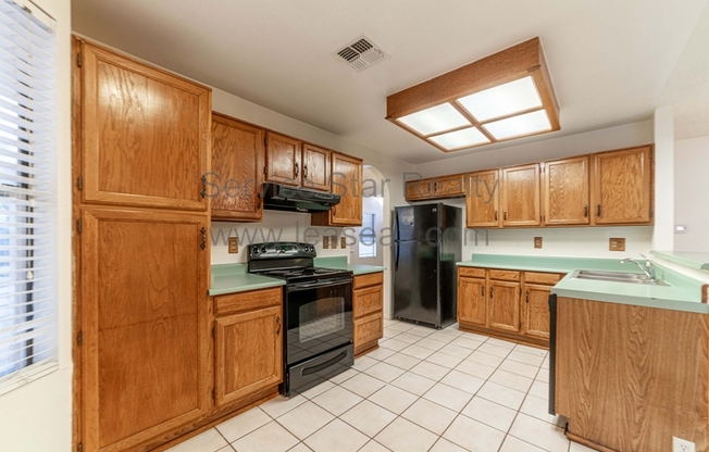 613 N SUNFLOWER CIR