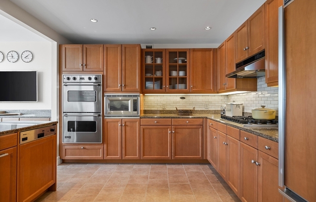 4 beds, 3.5 baths, 3,246 sqft, $35,000, Unit 19E