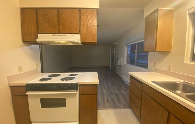 2 beds, 1 bath, 967 sqft, $1,245, Unit #9