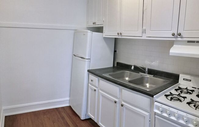 Studio, 1 bath, 375 sqft, $1,210, Unit 401