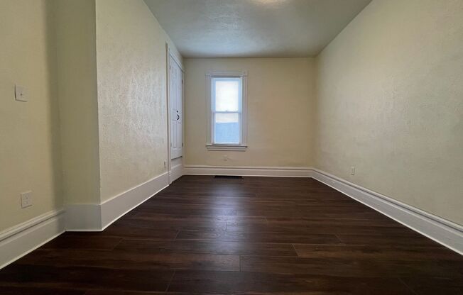 2 beds, 1 bath, $1,295