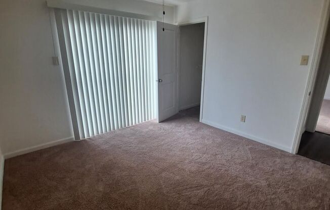 2 beds, 1 bath, 800 sqft, $1,075, Unit 190306