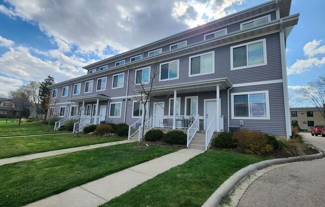 Modern 5 Bed - 2 Bath Townhouse next to UW Whitewater Campus!!!