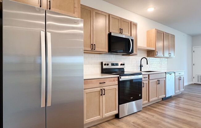 2 beds, 2 baths, 887 sqft, $2,235, Unit SC 1408-218