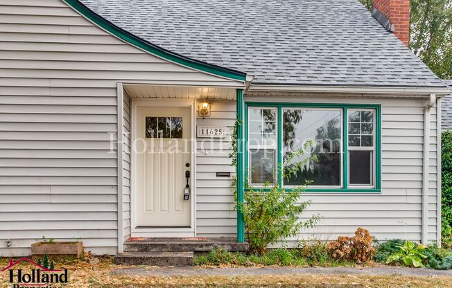 Great Home W/ Large Yard Near Downtown Beaverton!