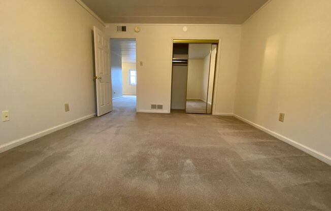 2 beds, 1 bath, $1,150, Unit B-23