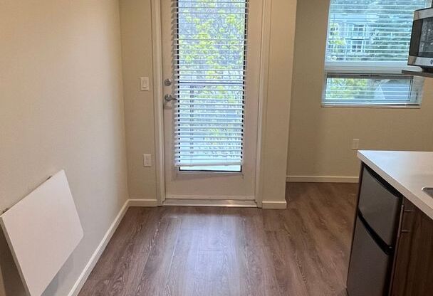 Studio, 1 bath, 175 sqft, $1,195, Unit 406