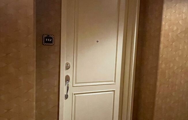 Available NOW!-2 Bedroom Unit in Manhattan Guard Gated Community!