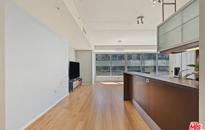 1 bed, 1.5 baths, 1,090 sqft, $3,000, Unit 302