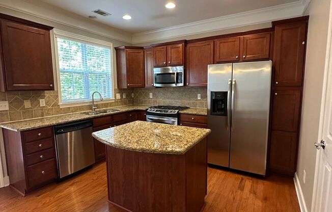 Updated 3BR/3.5BA Townhome with Pool Access – Move-In Ready