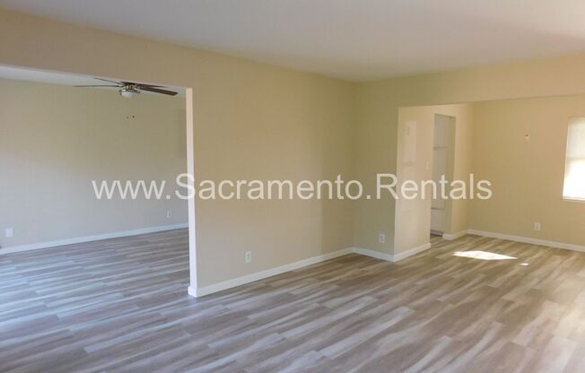 South Sacramento 3bd/2ba House with 2 Car Garage