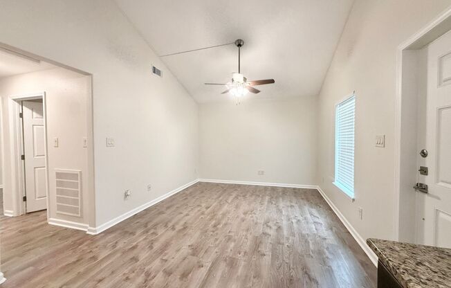 Awesome Recent Construction ! Cute 3/2/2 in Lake Jackson!