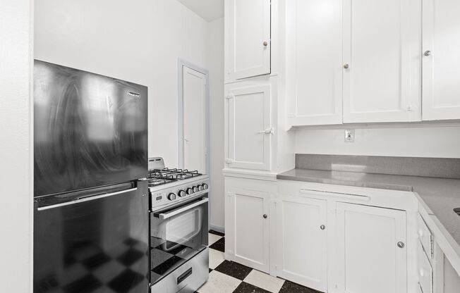 Studio, 1 bath, 414 sqft, $1,595, Unit 05