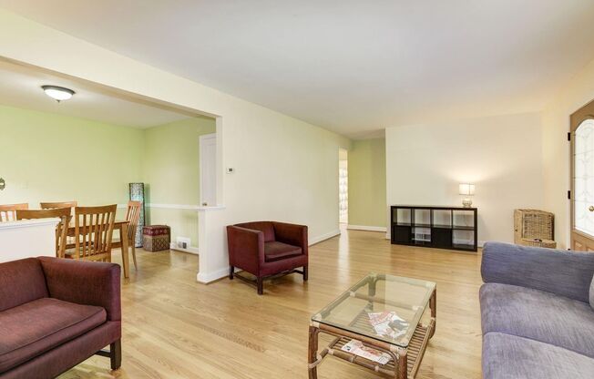 Absolutely Gorgeous Rambler in Great Location!