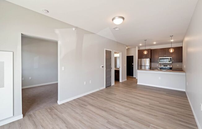 Studio, 1 bath, 639 sqft, $975, Unit 305