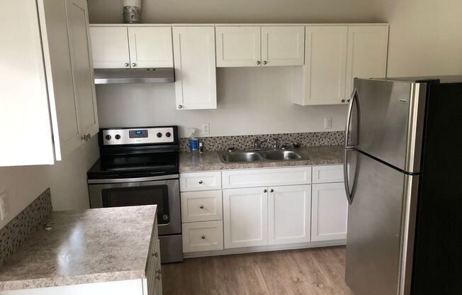 2 beds, 1 bath, 700 sqft, $1,300