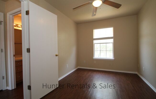 2 beds, 1.5 baths, $850, Unit Unit B