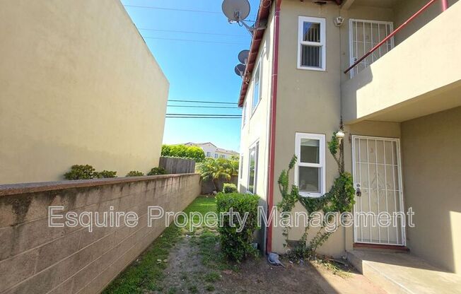 808 PALM DR