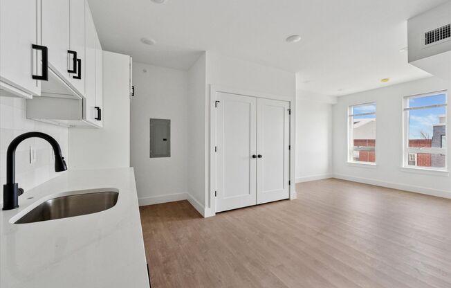 1 bed, 1 bath, 700 sqft, $1,203, Unit 201