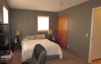 2 beds, 1 bath, $1,200