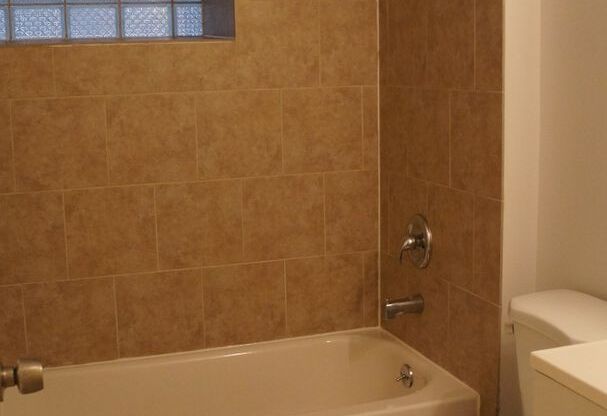 3 beds, 2 baths, 1,355 sqft, $2,595, Unit 2134-G