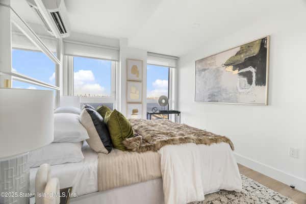 5 STUYVESANT PL