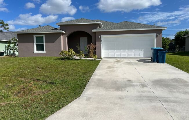 GORGEOUS 4 Bedroom/ 2 Bathroom in Palm Bay!!