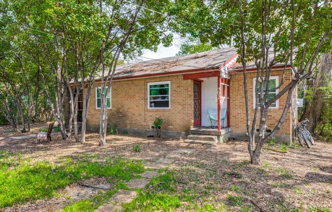 902 Denton St.