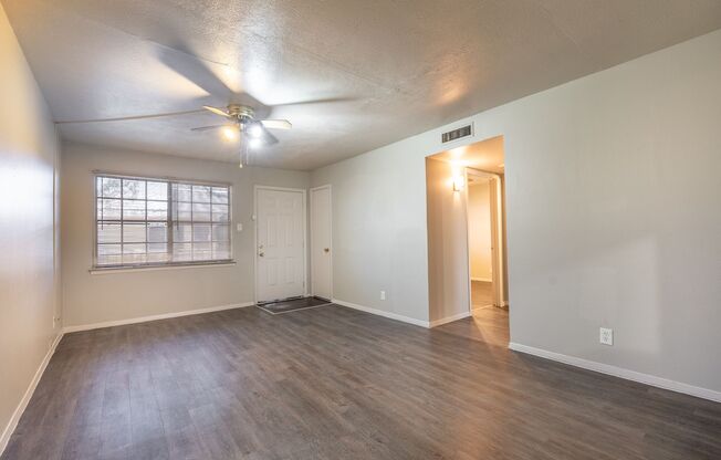 2 beds, 1 bath, 760 sqft, $1,100, Unit 243