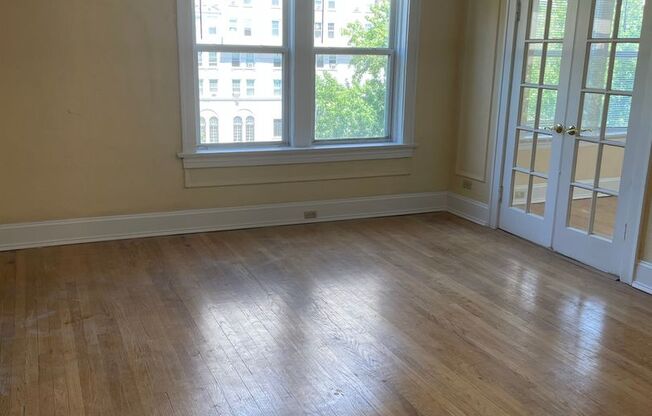 2 beds, 1 bath, 775 sqft, $1,575, Unit 400