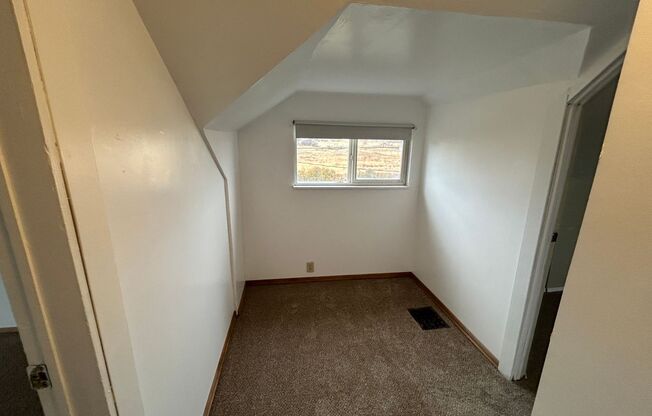 3 beds, 1 bath, $1,900