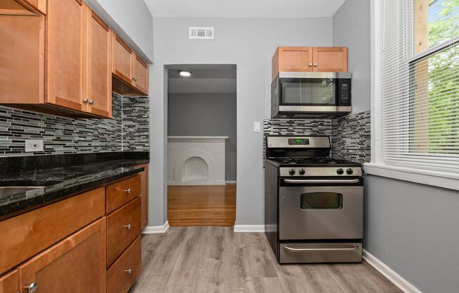 1 bed, 1 bath, 580 sqft, $1,595, Unit 4232 1/2 - 1W