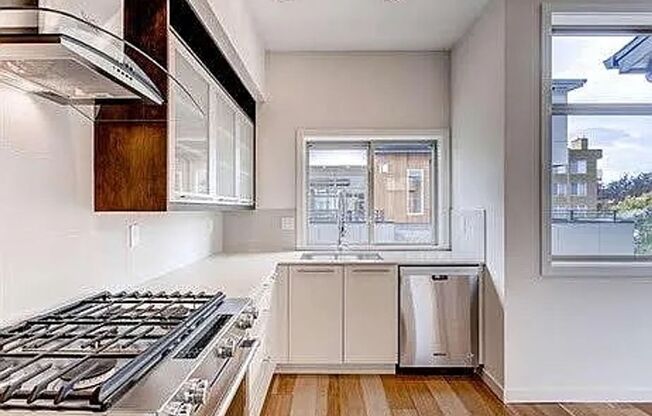 3-Bedroom Alki Townhome