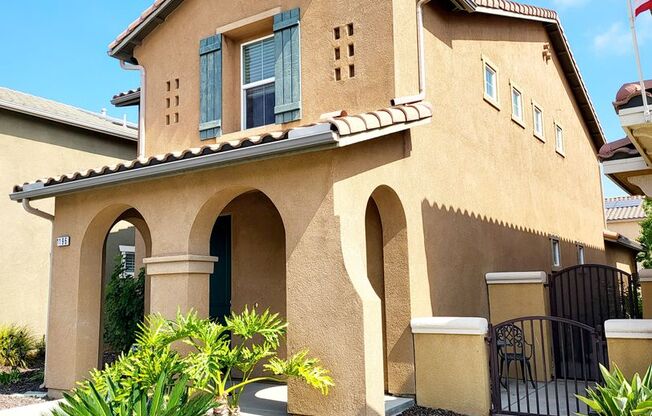 Otay Ranch 3 bedroom 2.5 bath 1917 sqft 2 car garage, beautiful!