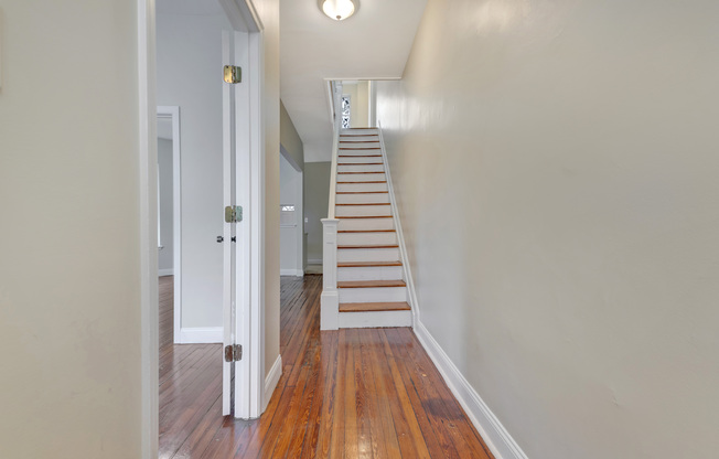 720 GRESHAM PL NW