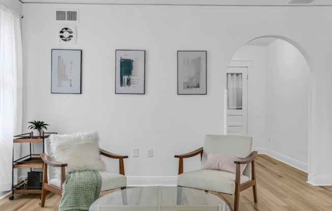 Furnished 2-Bedroom Corner Lot Home in Old Seminole Heights!