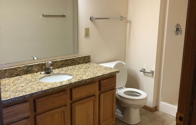 2 beds, 2 baths, 1,050 sqft, $2,005, Unit 8118-403