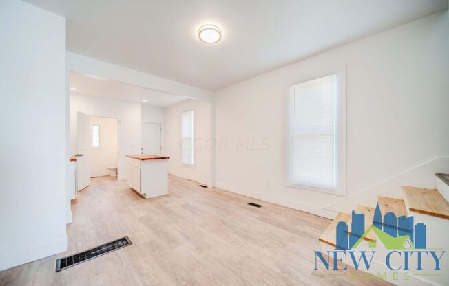 2 beds, 1 bath, $1,299, Unit 189 N Central Ave