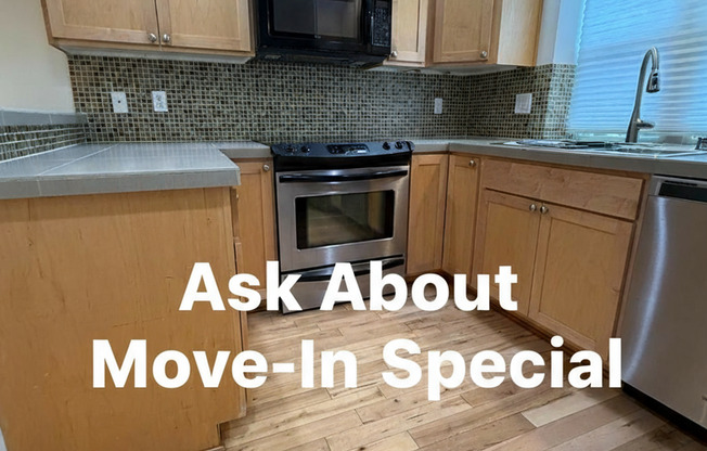 M/I SPECIAL! Highland Park Townhome w/ 3BR/2BA at over 1,000 Sq Ft!