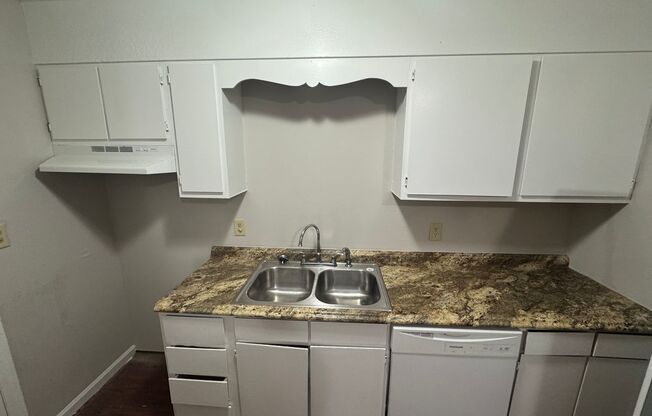 2 beds, 1 bath, $750, Unit 2257