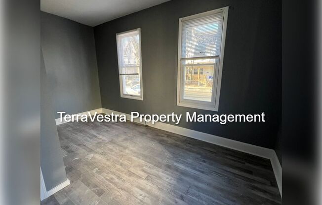 555-557 Columbia Ave